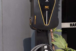 小米 SU7 车主必看！7kW 和 11kW 充电桩怎么选？
