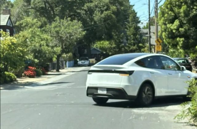 真·无人驾驶？！新ModelY“本月上路”，无需司机车子自己上门交付...