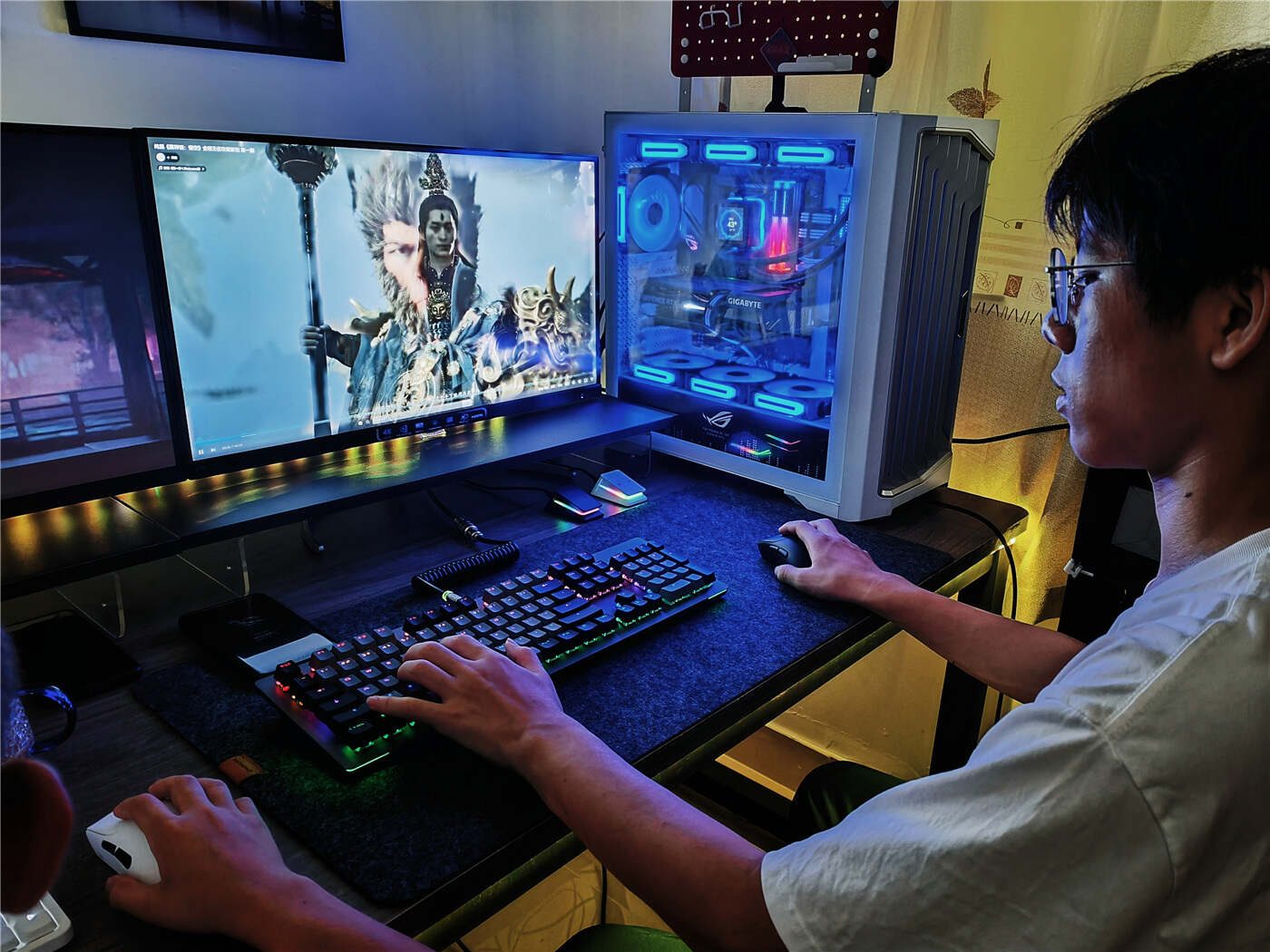 雷柏VT7系列电竞鼠标测评：两万帧率长续航，妥妥的性能怪兽！