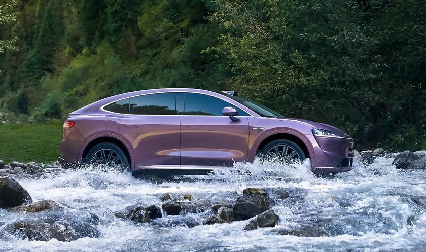 超越特斯拉Model Y，智界R7用智能赋予驾控新体验
