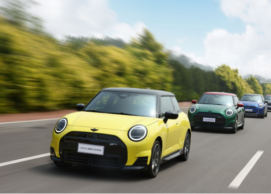轻奢电动小钢炮的终极对决：15万买Smart精灵#1还是MINI EV？