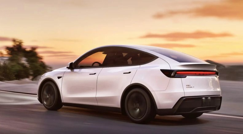 超越特斯拉Model Y，智界R7用智能赋予驾控新体验