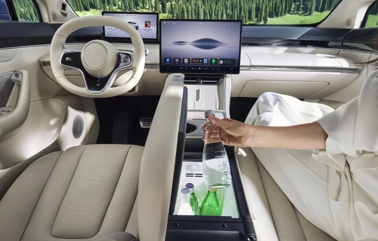 超越特斯拉Model Y，智界R7用智能赋予驾控新体验