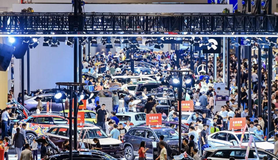 没有了唇枪舌剑，2025年重庆汽车论坛变得有些不一样!