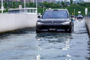 问界M9交付破20万 用户工厂验收创新高