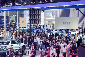 干掉内卷！长安汽车占据2025重庆车展“C位”