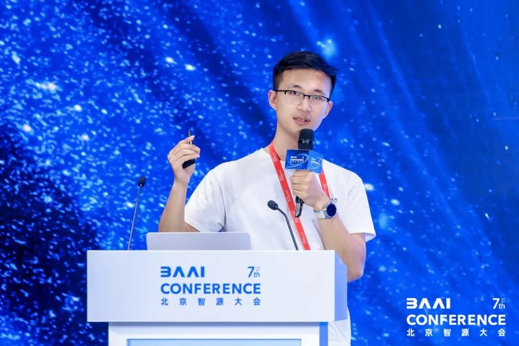 2025北京智源大会闭幕 | 黄铁军：构建物理智能体，类脑方法开启具身智能新范式