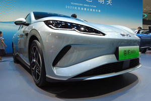 潮美质选轿跑比亚迪海豹06EV重庆车展上市，售价10.98万~12.98万元