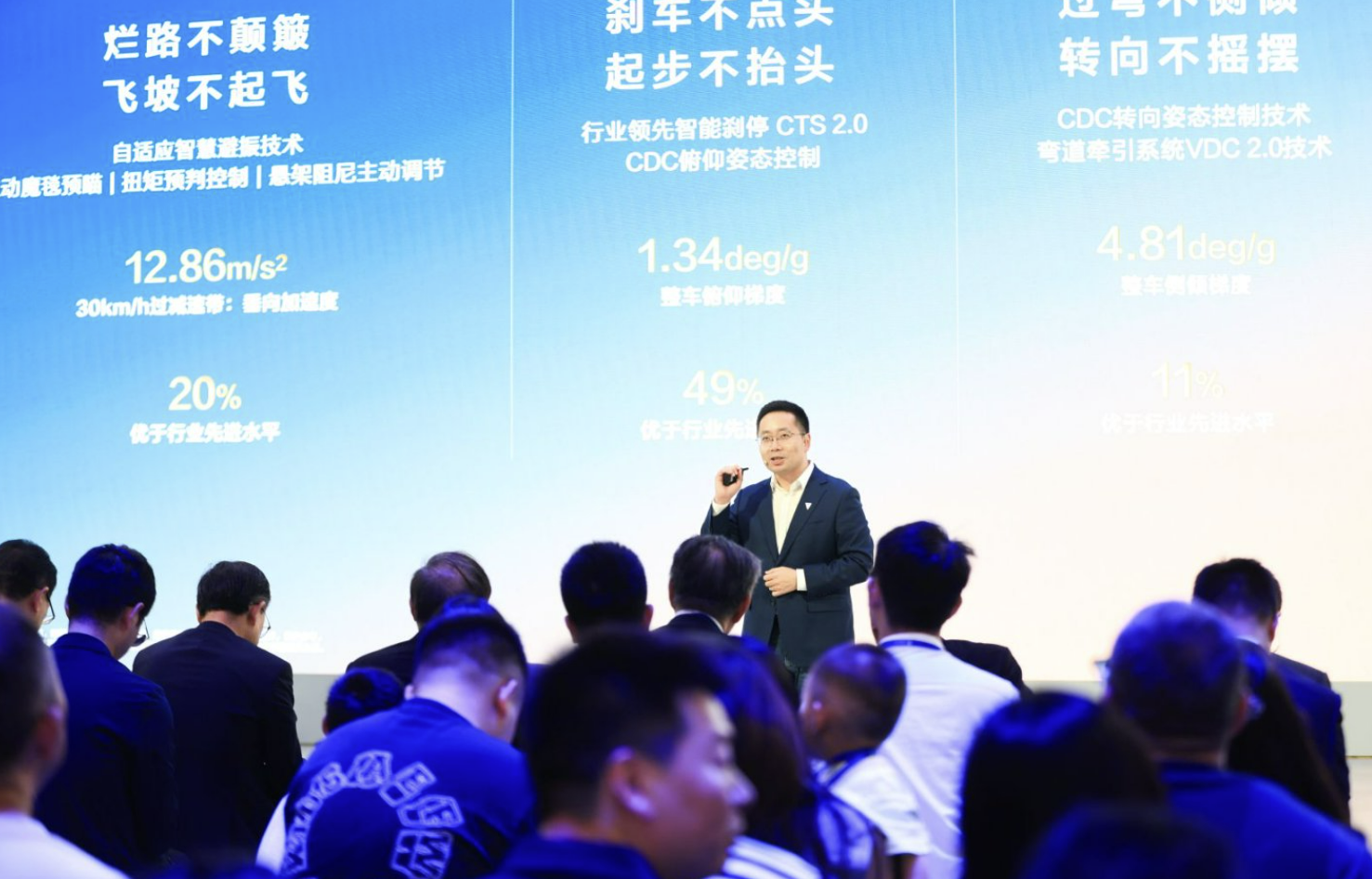 深蓝S09：以“大六座 真三排” 定义“家人出行平权”