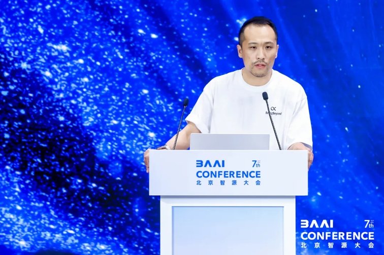 2025北京智源大会闭幕 | 黄铁军：构建物理智能体，类脑方法开启具身智能新范式