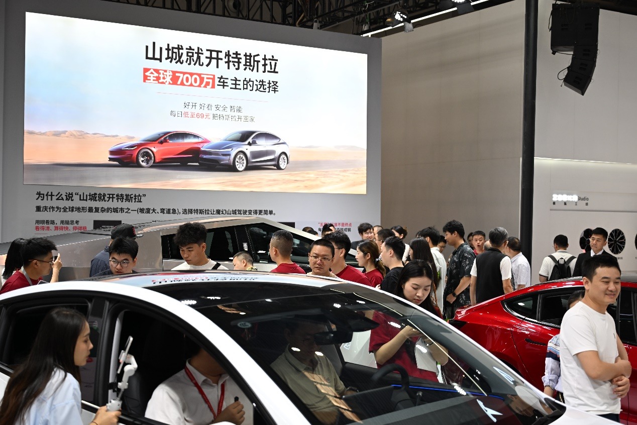 智启未来！特斯拉“花式”亮相2025重庆国际汽车展览会