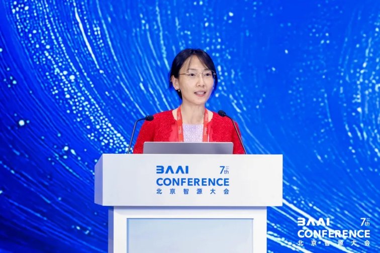 2025北京智源大会闭幕 | 黄铁军：构建物理智能体，类脑方法开启具身智能新范式