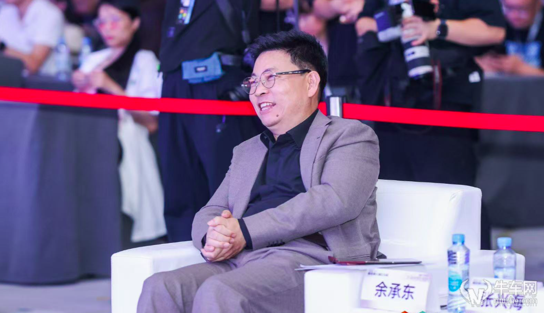 90后看老总：华为眼红小米闹出口水战？余大嘴可以歇歇了