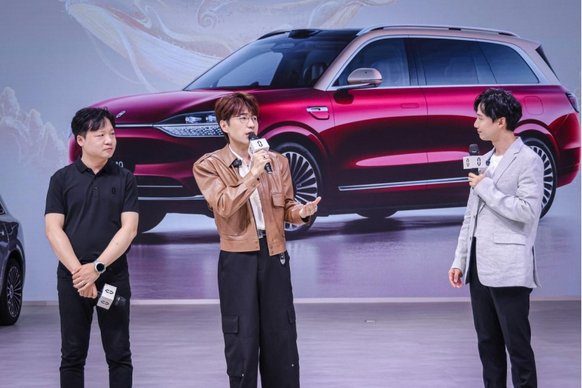 问界全系登陆重庆车展 明星车主王铮亮点赞M9品质