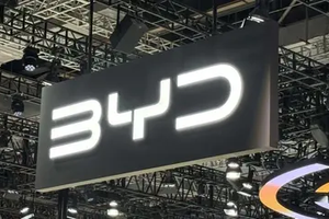 王传福哽咽背后：比亚迪的长期主义与不拉踩原则