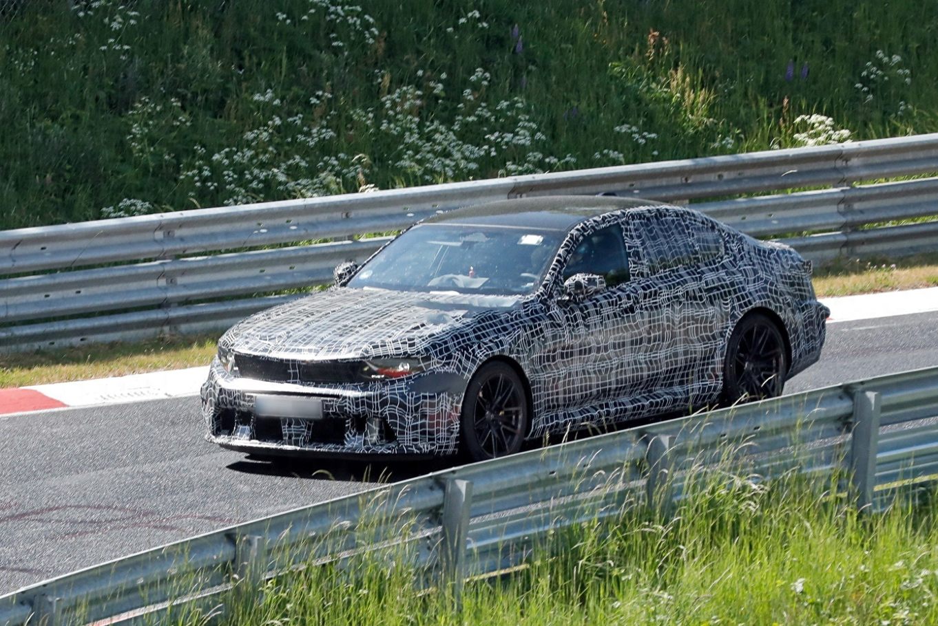 2028款宝马M5细节曝光：4.4L双涡轮增压+曲面连屏 外观也大调整
