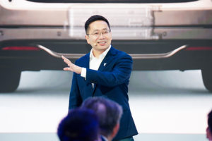 “平均分超30万，高定率70%”：深蓝S09的高考答卷，赢在了第三排