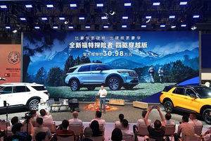 四驱穿越版上市售30.98万，福特探险者家族全系四驱，覆盖5/6/7座
