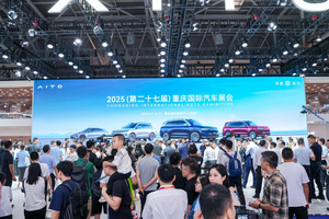 明星车主王铮亮揭秘问界M9"智慧豪华"，问界全系车型登陆重庆车展