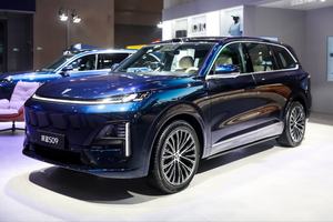 大六座、真三排，深蓝S09预售火爆“6大平权”舒适拉满