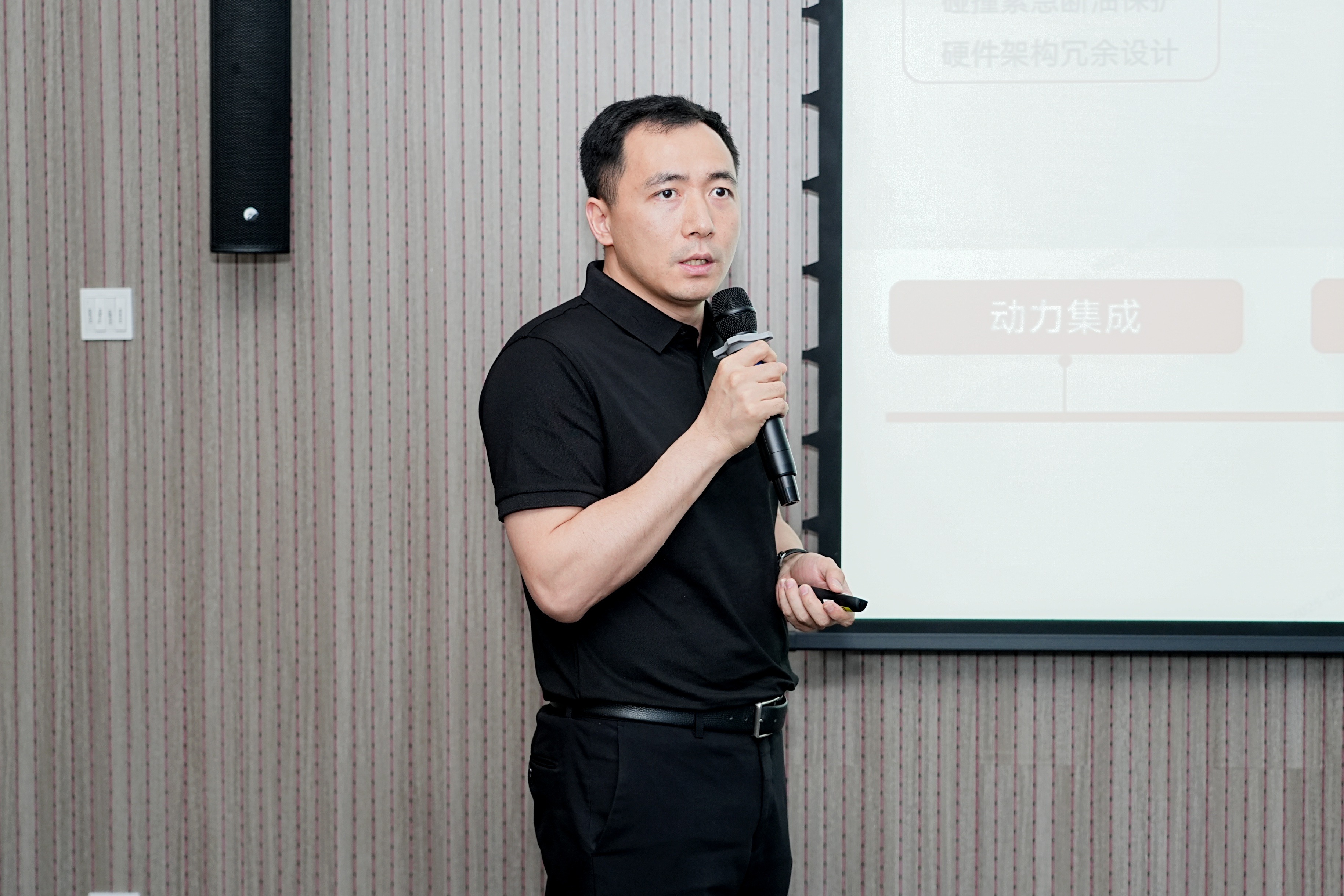 山城论“智”：2025赛力斯汽车智能化品鉴会在重庆召开