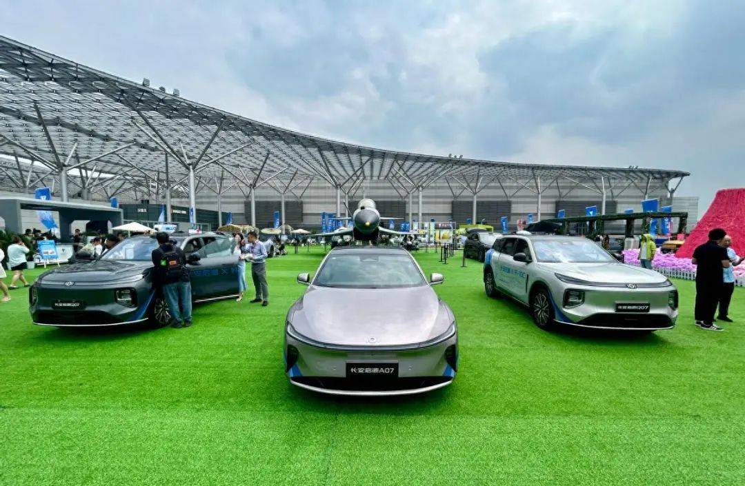 2025重庆车展丨可靠首选，长安猎手与歼-10C硬核同框