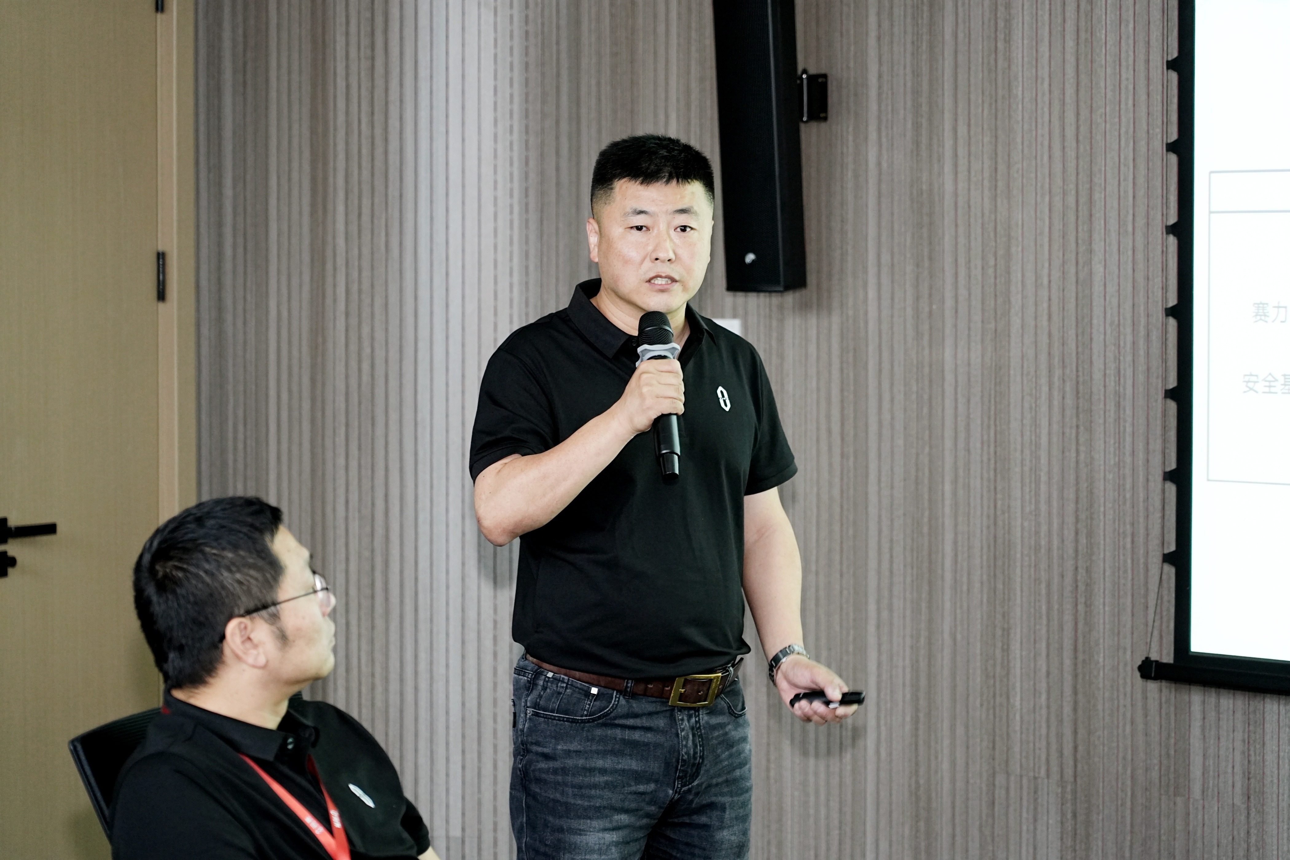 山城论“智”：2025赛力斯汽车智能化品鉴会在重庆召开