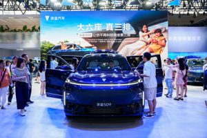 深蓝S09上市20.49万起，真三排大6座，预售30天订单突破21000台