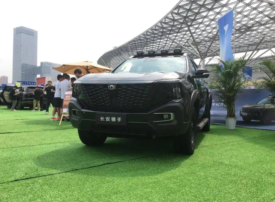 2025重庆车展丨可靠首选，长安猎手与歼-10C硬核同框