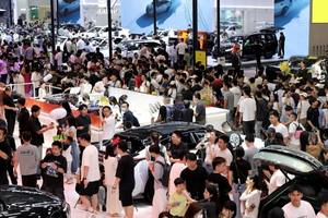 内耗、烂价、吵架，中国汽车不该这样