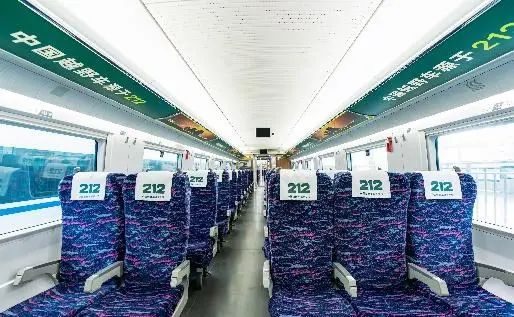 【E汽车】212 越野车与 G212 高铁冠名合作首发仪式举行