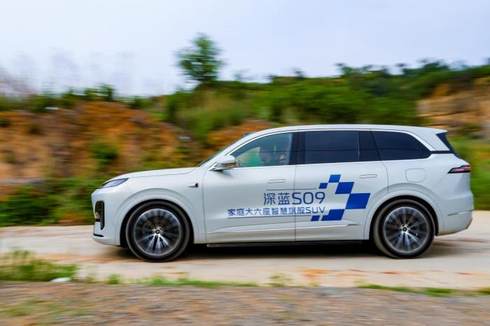 家庭大六座智慧旗舰 SUV  试驾深蓝S09