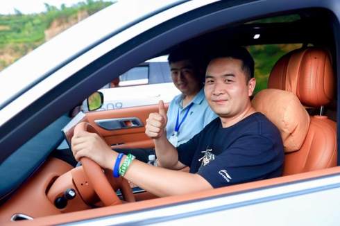 家庭大六座智慧旗舰 SUV  试驾深蓝S09