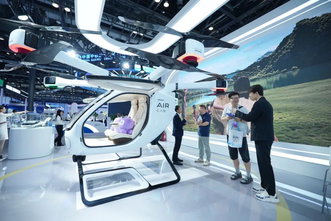 新质生产力广汽高域飞行汽车 GOVY AirCab亮相国际交通技术展