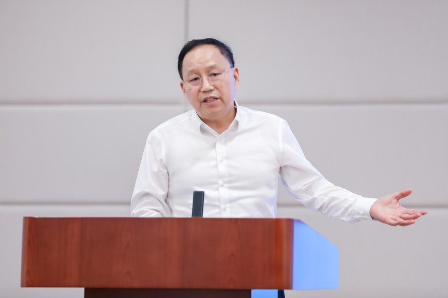 新汽车致敬新教育！问界M9福耀科技大学交车仪式圆满举行