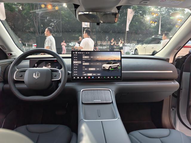 零跑全新C11上市 售价14.98万起