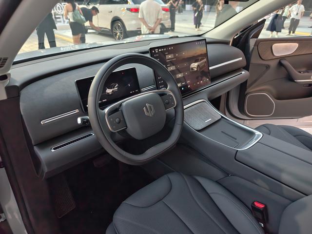 零跑全新C11上市 售价14.98万起