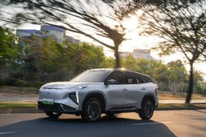 吉利银河L7 EM-i：用车成本超低的家庭出行优选​