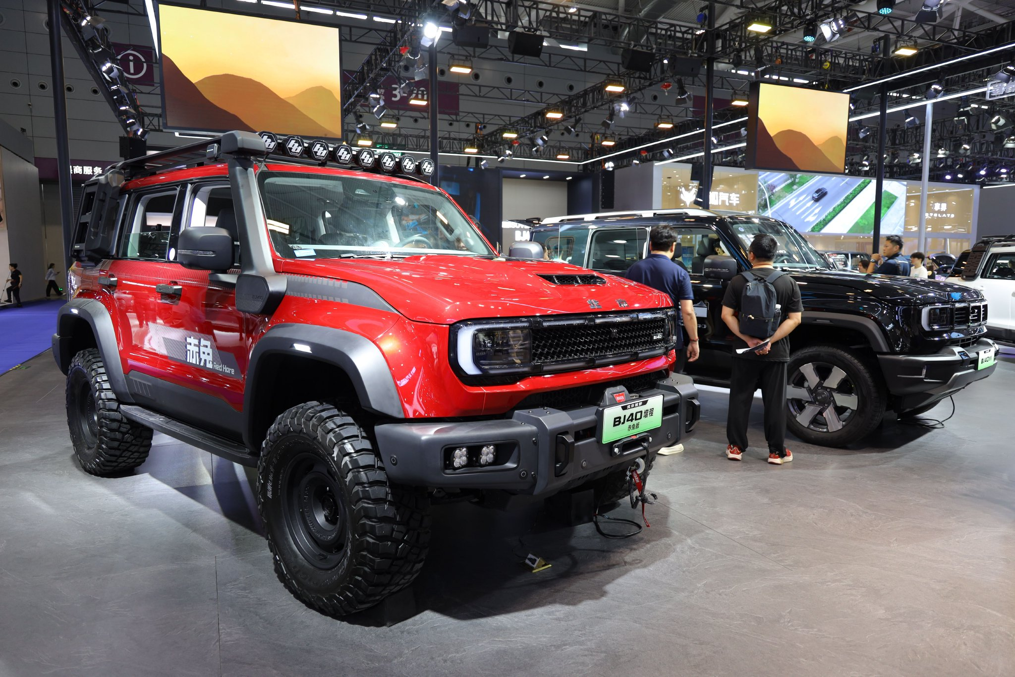 插电混动越野车6月销量持续增长，BJ40增程销量反超坦克300 Hi4-T