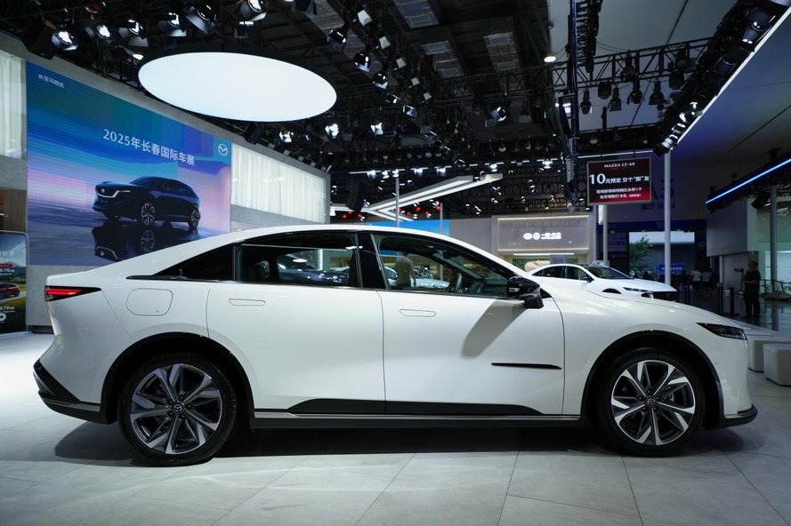 MAZDA EZ-60北国首秀 长安马自达携电动化阵营亮相2025长春车展