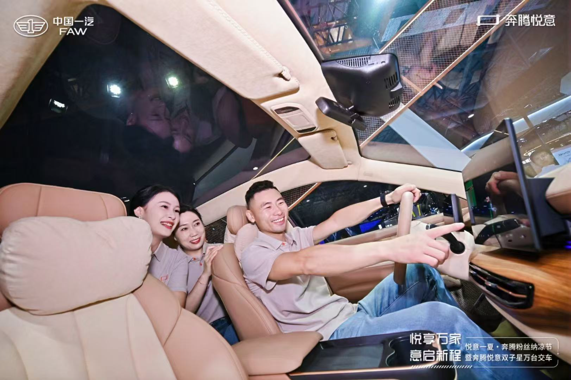 奔腾悦意双子星万台交车，双星热销1.6万台，转型新能源品牌