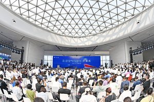 持续引领超豪华市场，红旗金葵花三大车型亮相长春车展