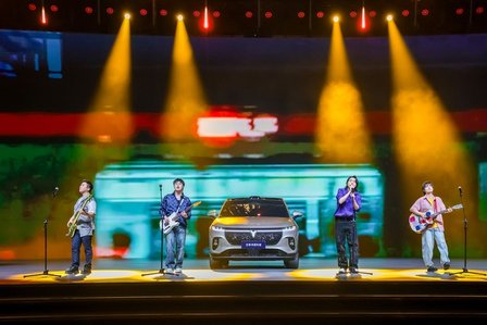 薛凯琪、水木年华助阵 134城共庆 2025岚图用户之夜盛大举办