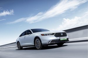 中级车市场内卷严重，雅阁凭什么让用户说“真香”？