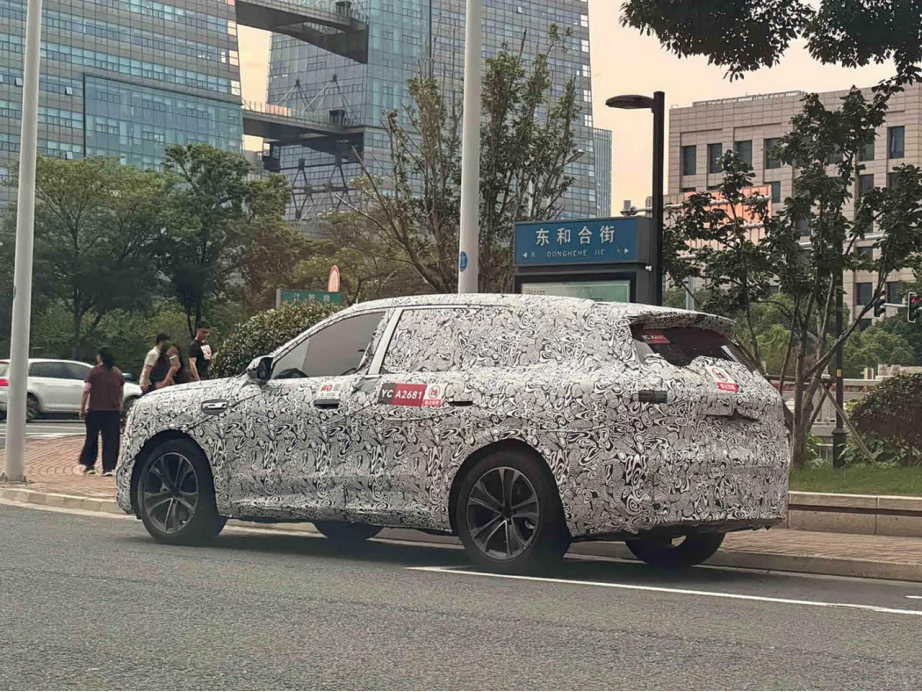 【E汽车】疑似新款问界M7谍照曝光