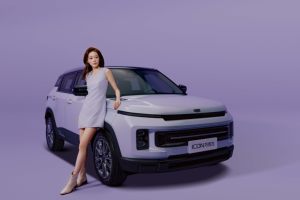 星河全景天幕+浮光律动氛围灯，26款ICON巧克力配置这么有料？