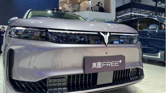 长春汽博会里的岚图FREE+：它懂家庭出行“小讲究”和”大需求”