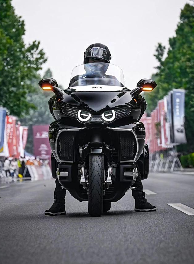 长城造V8发动机是不是逆势而为，造摩托只是魏建军的情怀吗？