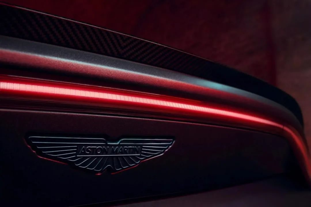 【E汽车】阿斯顿・马丁在英国盖顿发布全新Vantage S