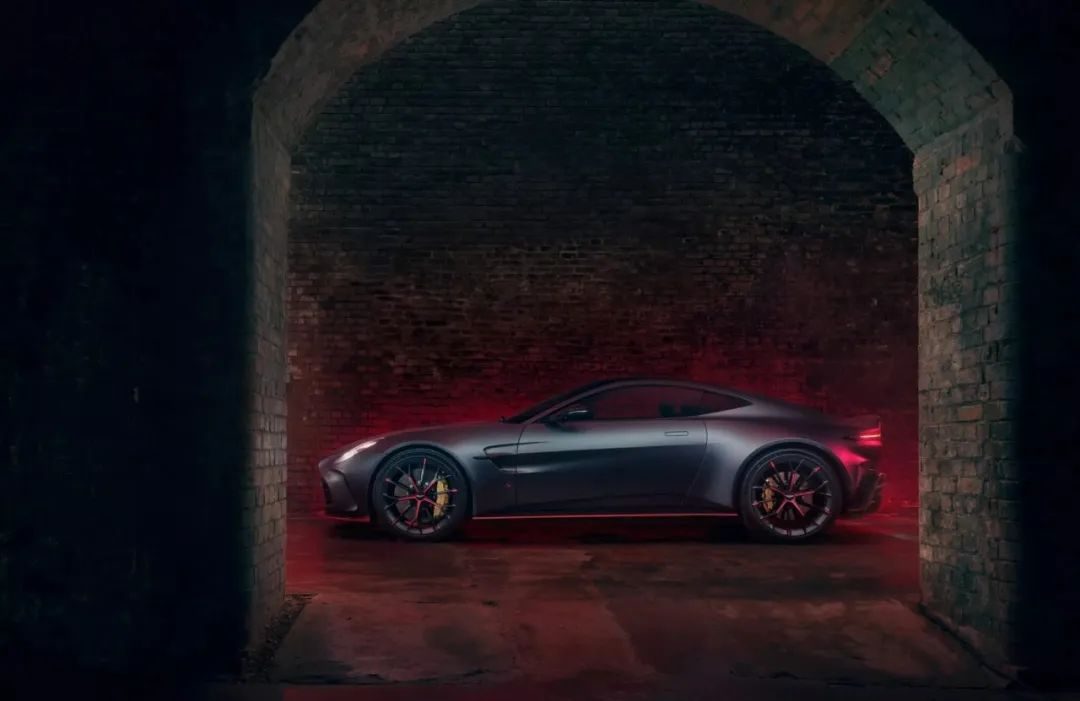 【E汽车】阿斯顿・马丁在英国盖顿发布全新Vantage S
